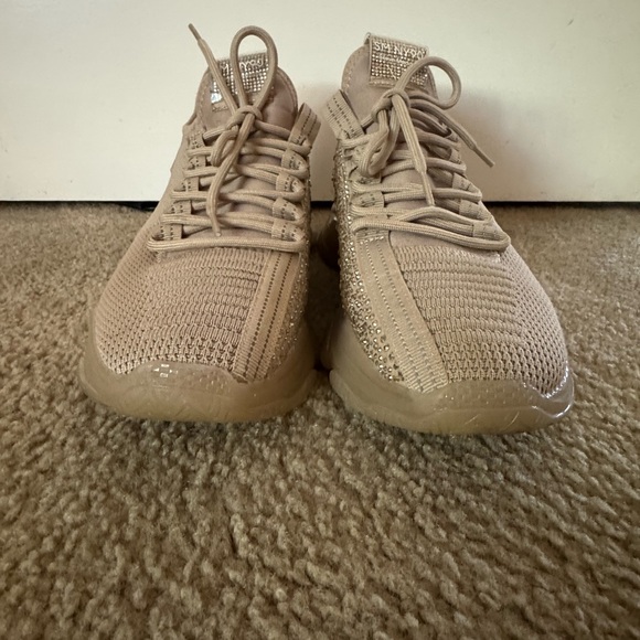 Maxima Sneaker - Picture 4 of 5